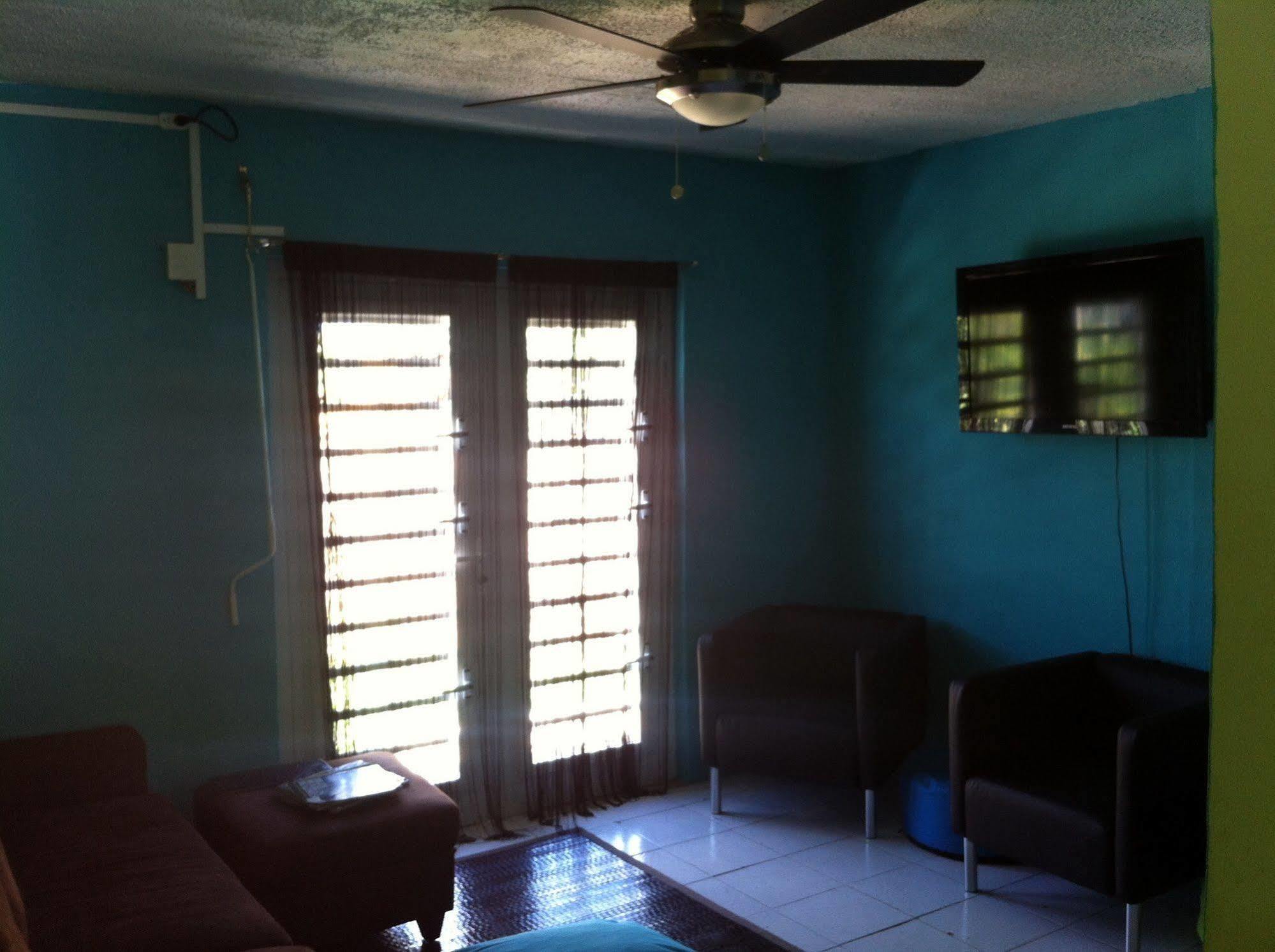 Vicky'S Keys Hostel Upper Prince's Quarter Ngoại thất bức ảnh