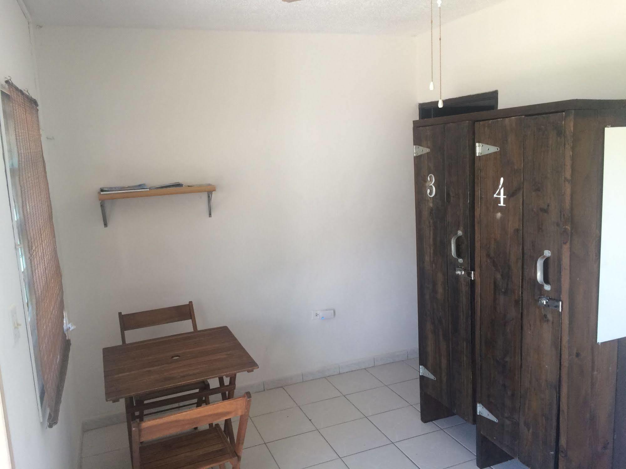 Vicky'S Keys Hostel Upper Prince's Quarter Ngoại thất bức ảnh