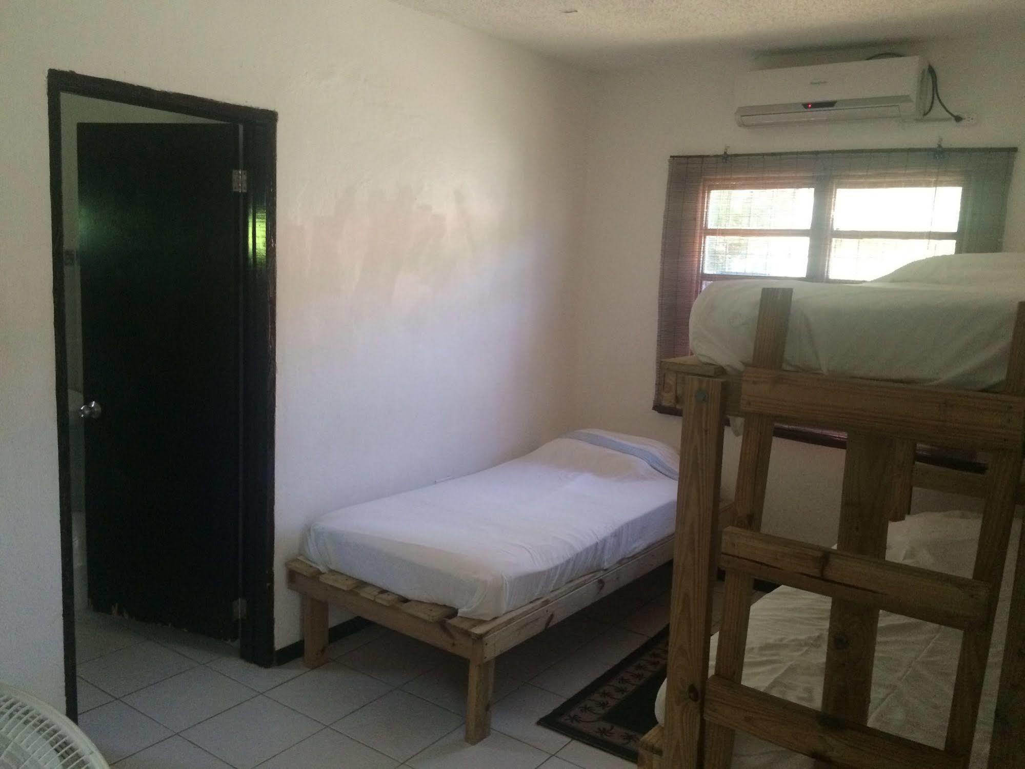 Vicky'S Keys Hostel Upper Prince's Quarter Ngoại thất bức ảnh