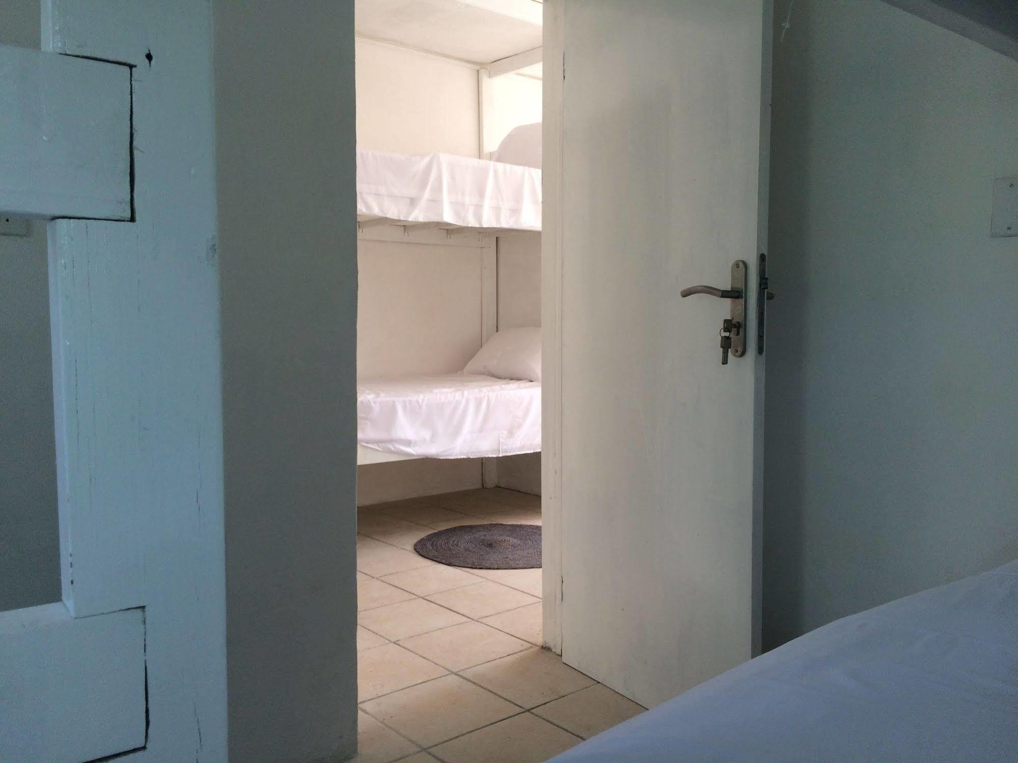 Vicky'S Keys Hostel Upper Prince's Quarter Ngoại thất bức ảnh